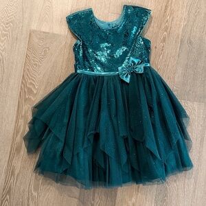 Jona Michelle green sparkly dress. Size:6. Gently Used.